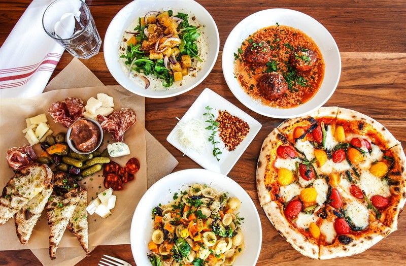 10 Amazing Greek Restaurants In Dubai
