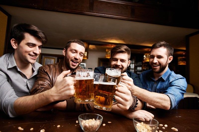 7 Amazing Spots For Men To Hangout In Chicago