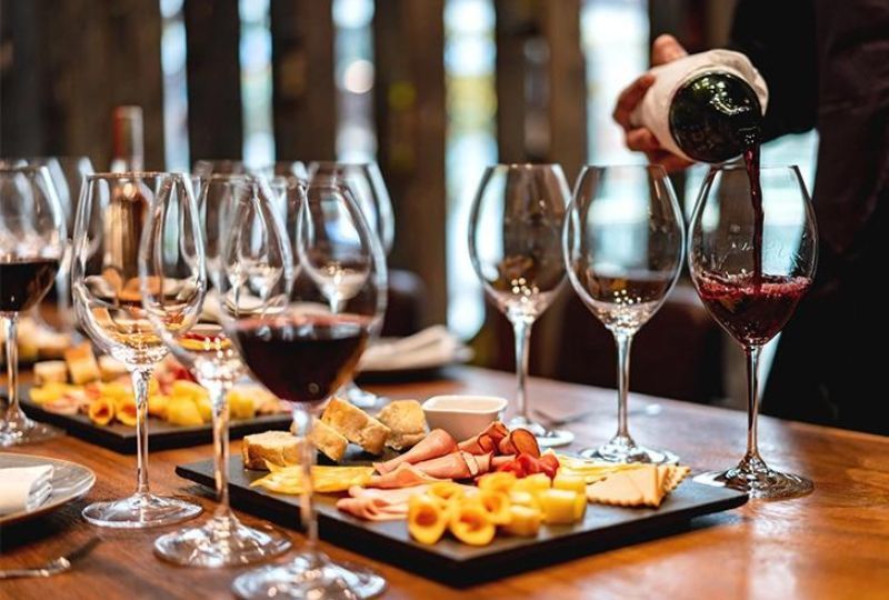 5 of the Best After-Work Places for Drinks in DIFC